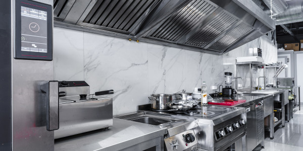 Desengrase Campanas Extractoras de Cocinas Montuïri · Cocina de Cafeterías